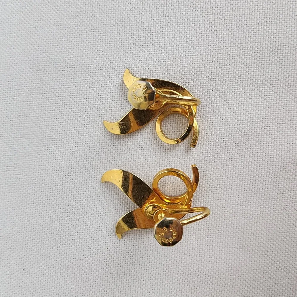 Vintage Bond Boyd Golf Fill Leaf Screw Back Earrings - Picture 4 of 6